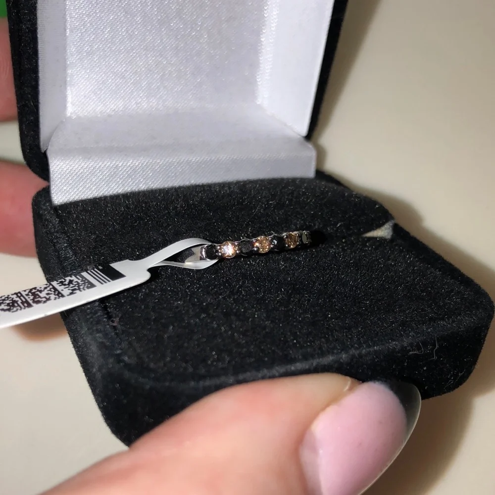 NEW! ✨GORGEOUS✨ Champagne and Black Diamond Ring - Picture 3 of 7